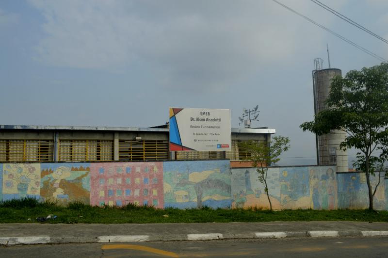 Frente da escola 