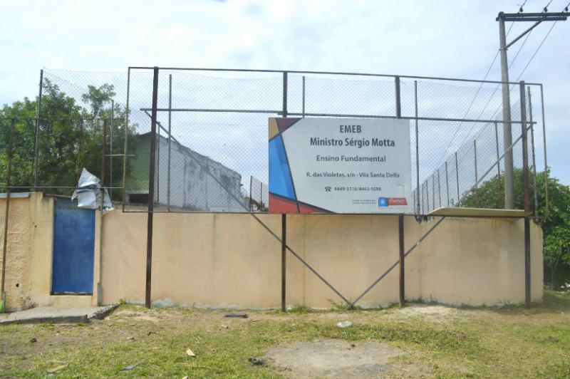 Frente da escola 