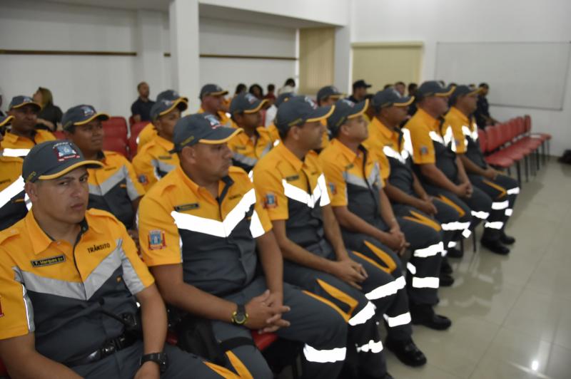 Franco integra 31 novos agentes de trânsito e trabalha na modernização do sistema viário Franco integra 31 novos agentes de trânsito e trabalha na modernização do sistema viário